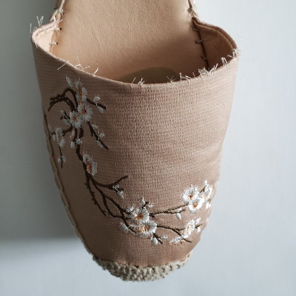 Espadrilles - Picture 3 of 3